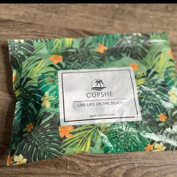 🌟 Cupshe Polka Dot Bikini set - Picture 6 of 11